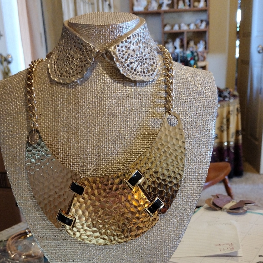 Elegant Gold and Black Statement Necklace